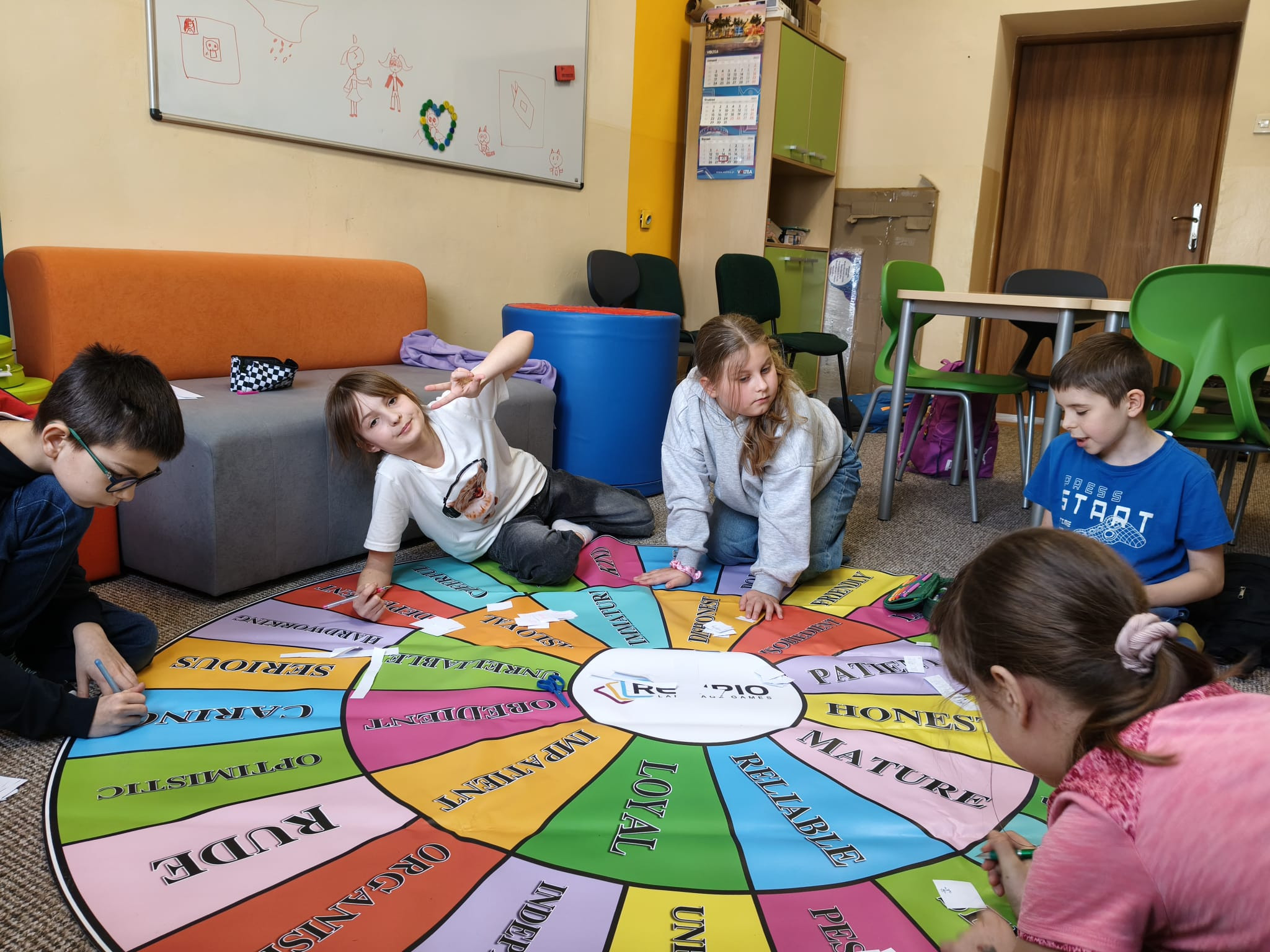 Dobiega końca realizacja projektu pn. „Wsparcie nauki języka angielskiego w Szkole Podstawowej w Terpentynie” realizowanego przez Gminę Dzierzkowice / Zespół Placówek Oświatowych im. Batalionów Chłopskich w Terpentynie.